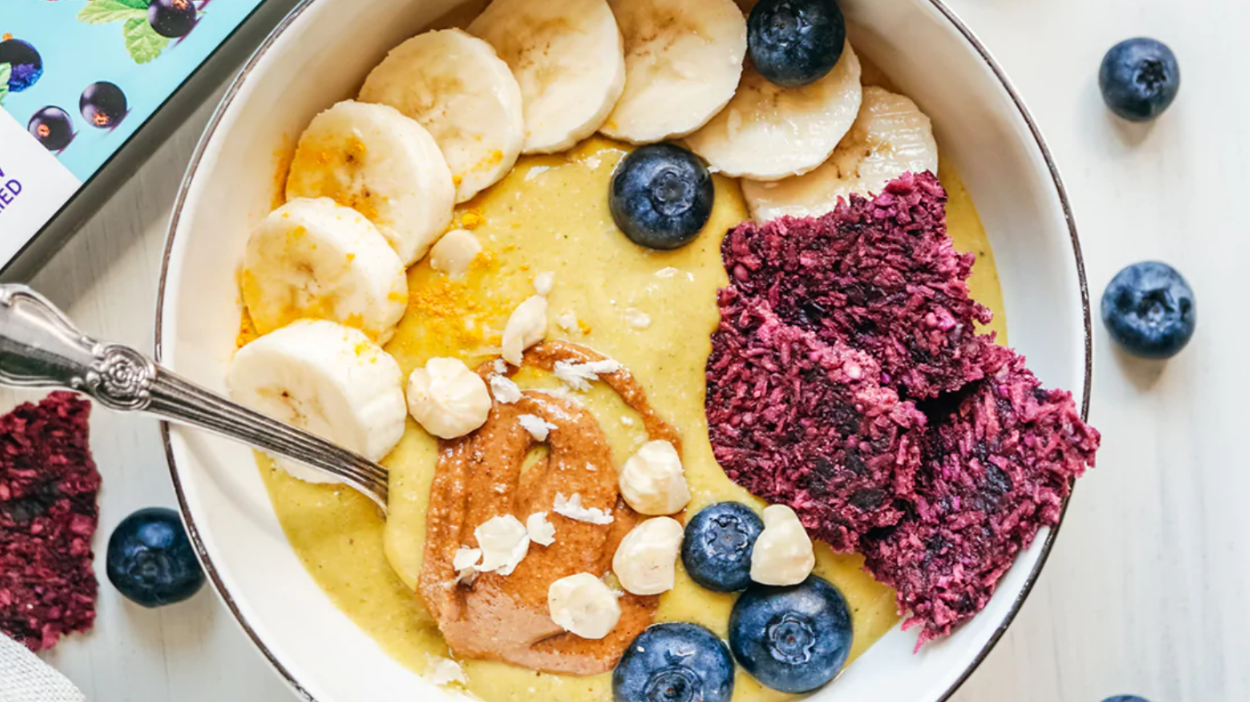 Mango & Turmeric Breakfast Smoothie Bowl