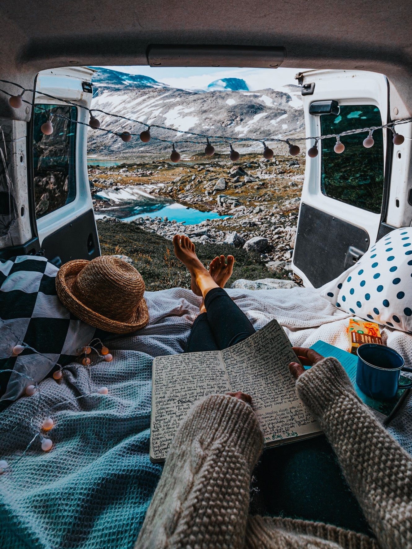 7 Essential Tips For Healthy Eating While Travelling